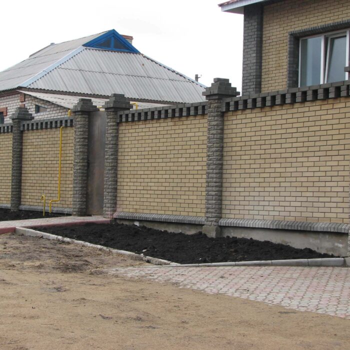 Фото разновидность классического забора из Литос