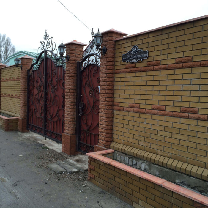Фотография очень интересный забор из кирпича Литос