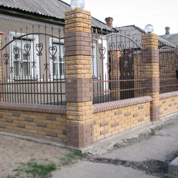 Фото кирпич Литос забор